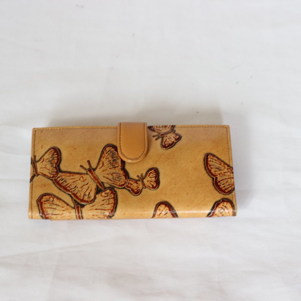 Classic Butterfly Embossed Leather Wallet - Tan - Picture 3 of 8